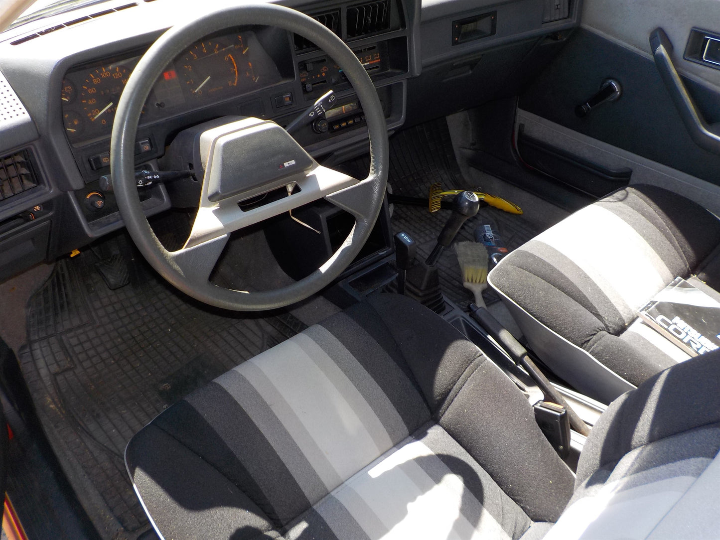 Mitsubishi Tredia/Cordia A213A Pluk-Selv-Bil Med OEM Nr. Ophugger Fra Mitsubishi Ophugger