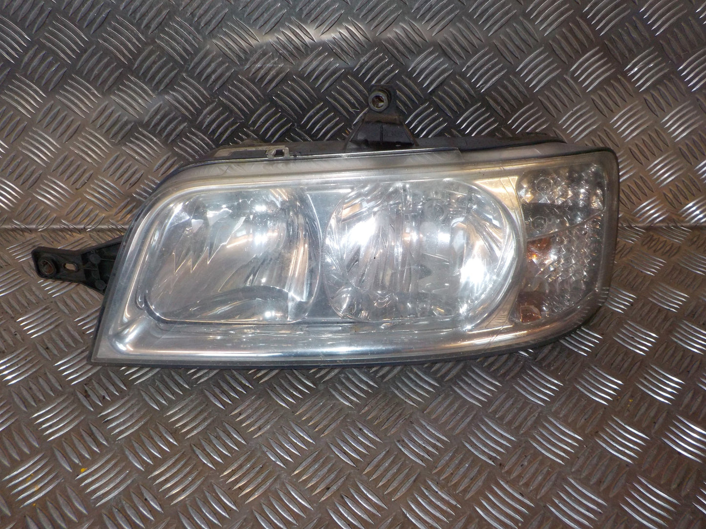 Peugeot Boxer Forlygte Med OEM Nr. 1347692080 Fra Peugeot Ophugger