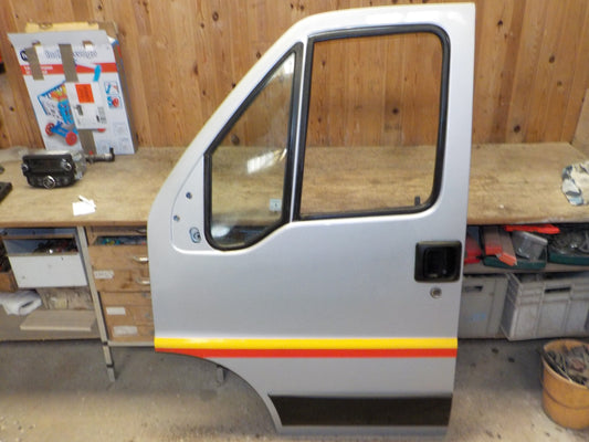 Peugeot Boxer Dør V 2 Dørs Med OEM Nr. 9002Q3 Fra Peugeot Ophugger