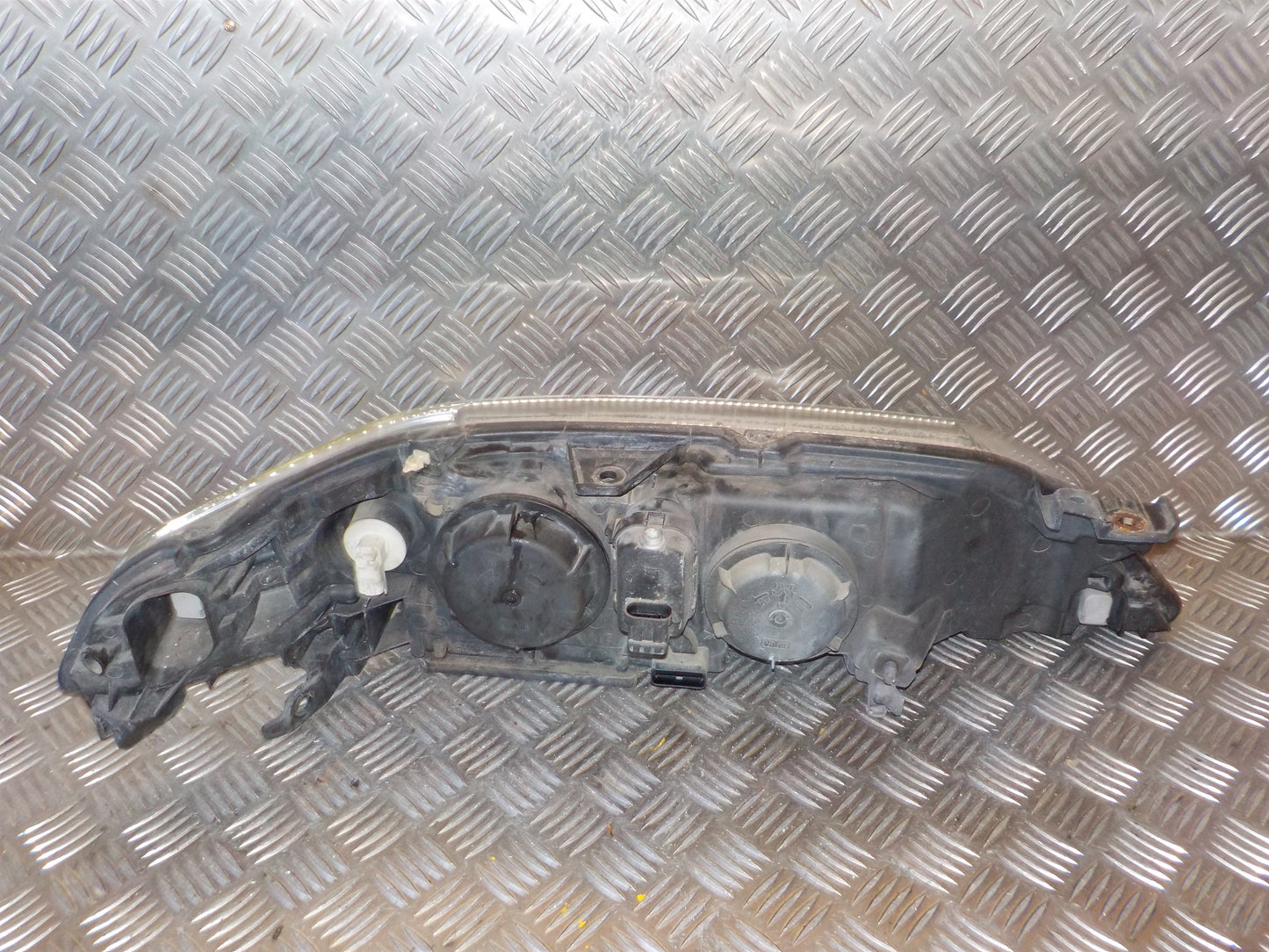 Renault Laguna 2 Forlygte Med OEM Nr. 7701048927 Fra Renault Ophugger