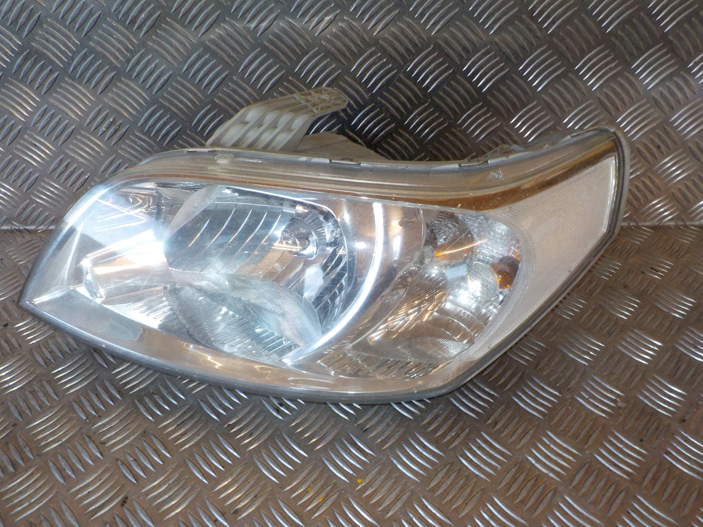 Chevrolet Aveo Forlygte Med OEM Nr. 96995727 Fra Chevrolet Ophugger