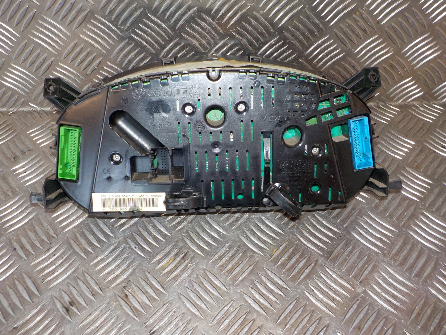 VW Transporter T4 Speedometer - Instrument Med OEM Nr. 7D0920801H Fra VW Ophugger