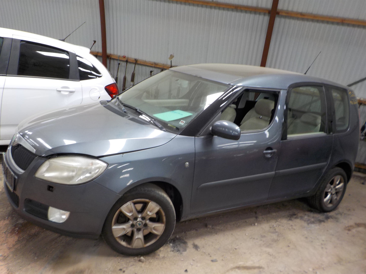 Skoda Roomster Pluk-Selv-Bil Med OEM Nr. TMBMG65J075018285 Fra Skoda Ophugger