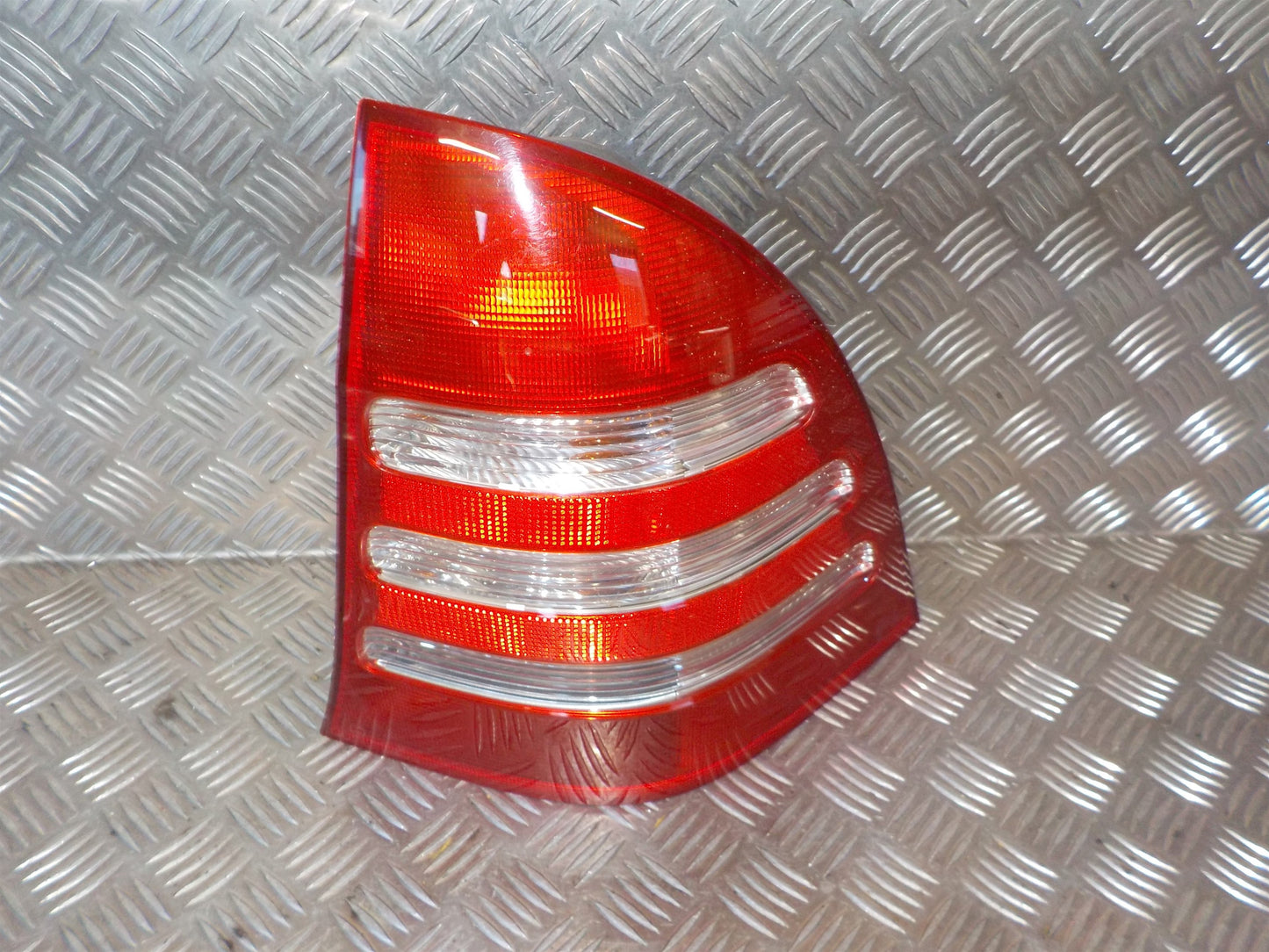 Mercedes C W203 Baglygte Med OEM Nr. A2038201264 Fra Mercedes Ophugger