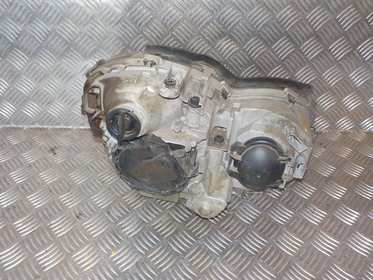 Mercedes C W203 Forlygte Med OEM Nr. A2038201161 Fra Mercedes Ophugger