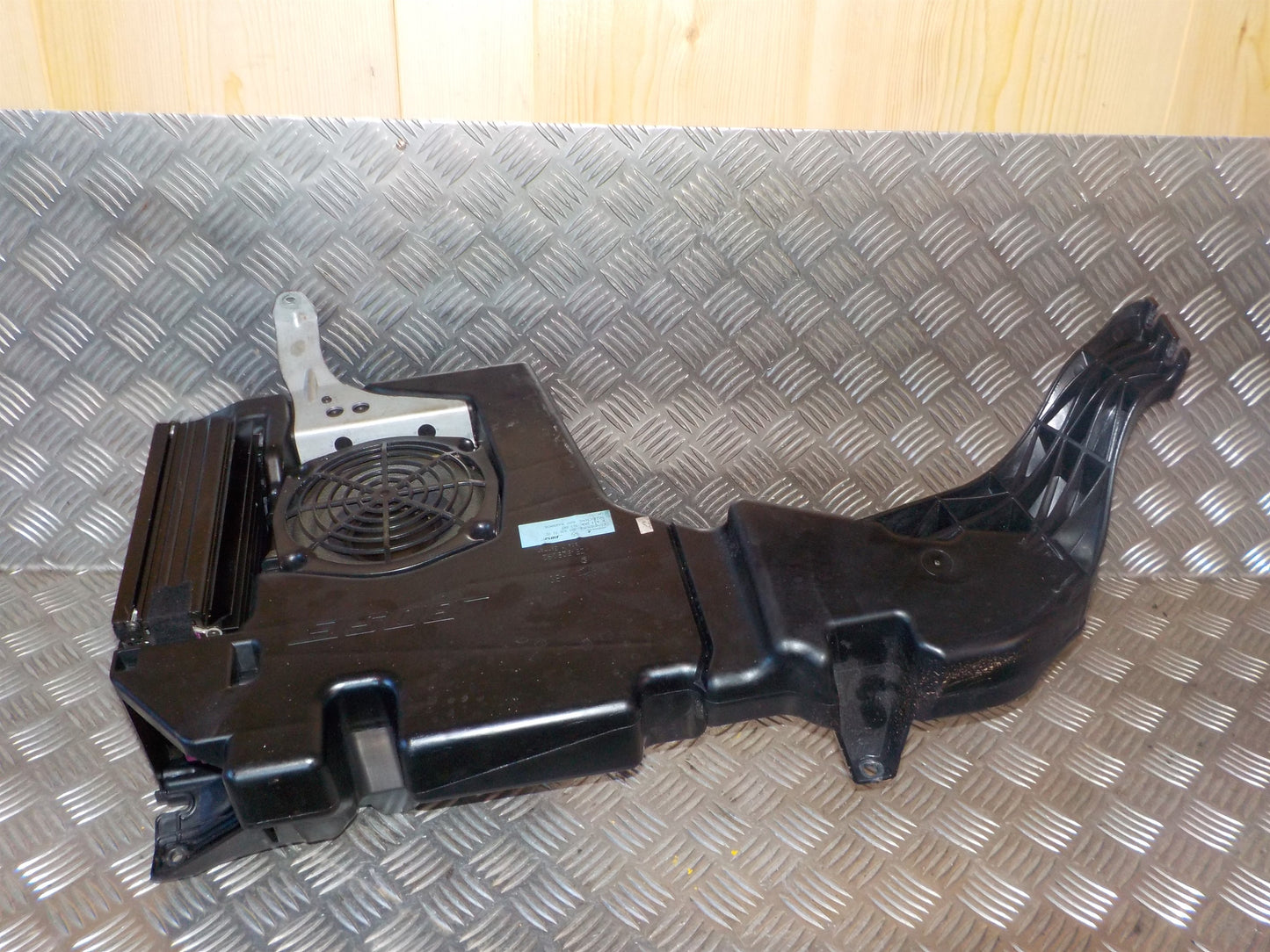 Mercedes C W203 Radio Div. Tilbehør Med OEM Nr. 2308203102 Fra Mercedes Ophugger