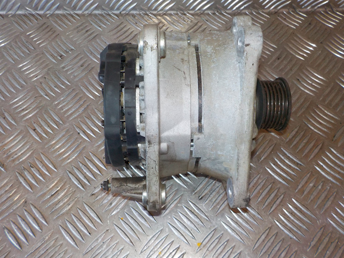 VW Golf 4 1J Generator Med OEM Nr. 06B903018SX Fra VW Ophugger