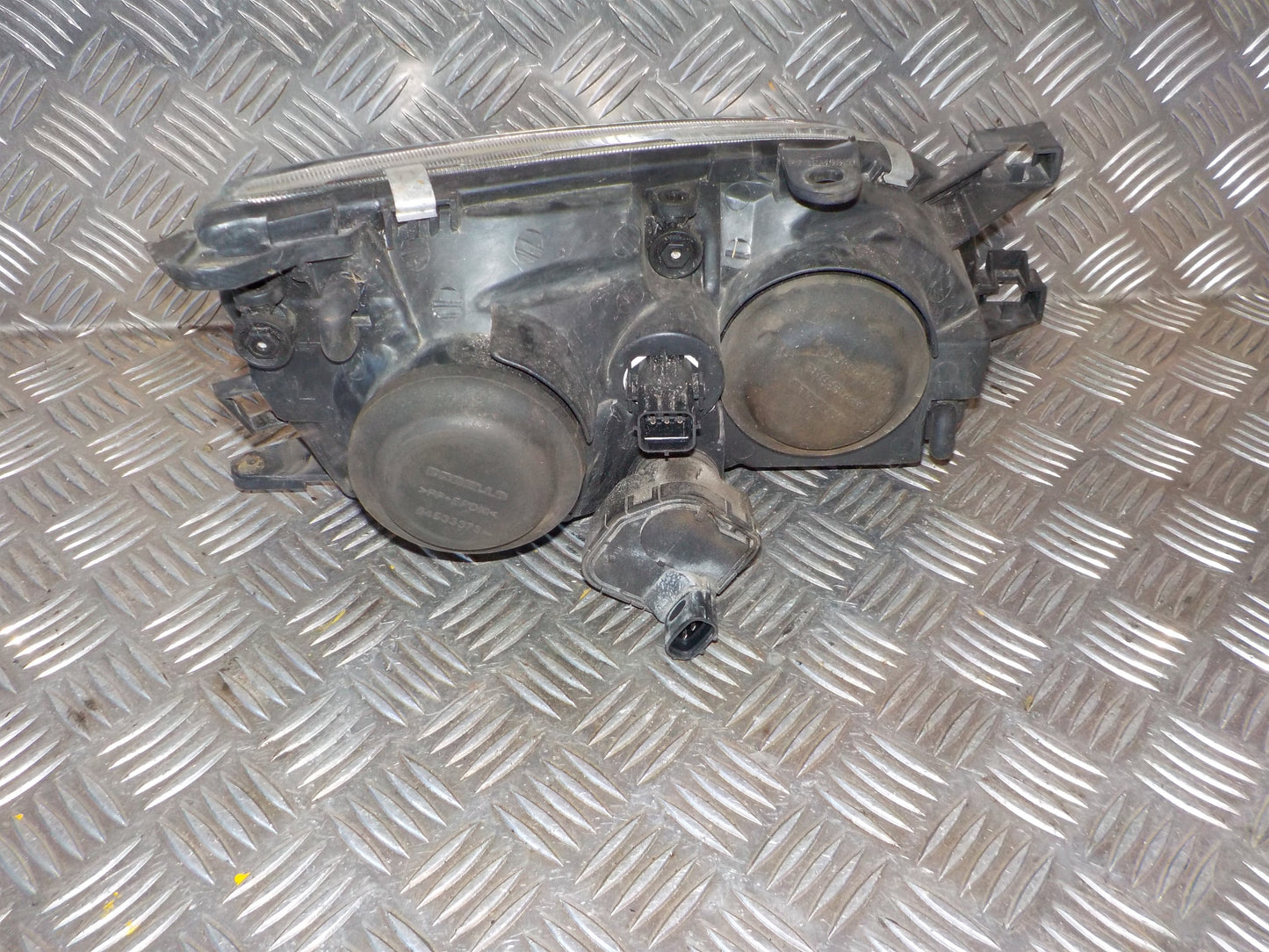 Toyota Avensis Forlygte Med OEM Nr. 8117005140 Fra Toyota Ophugger