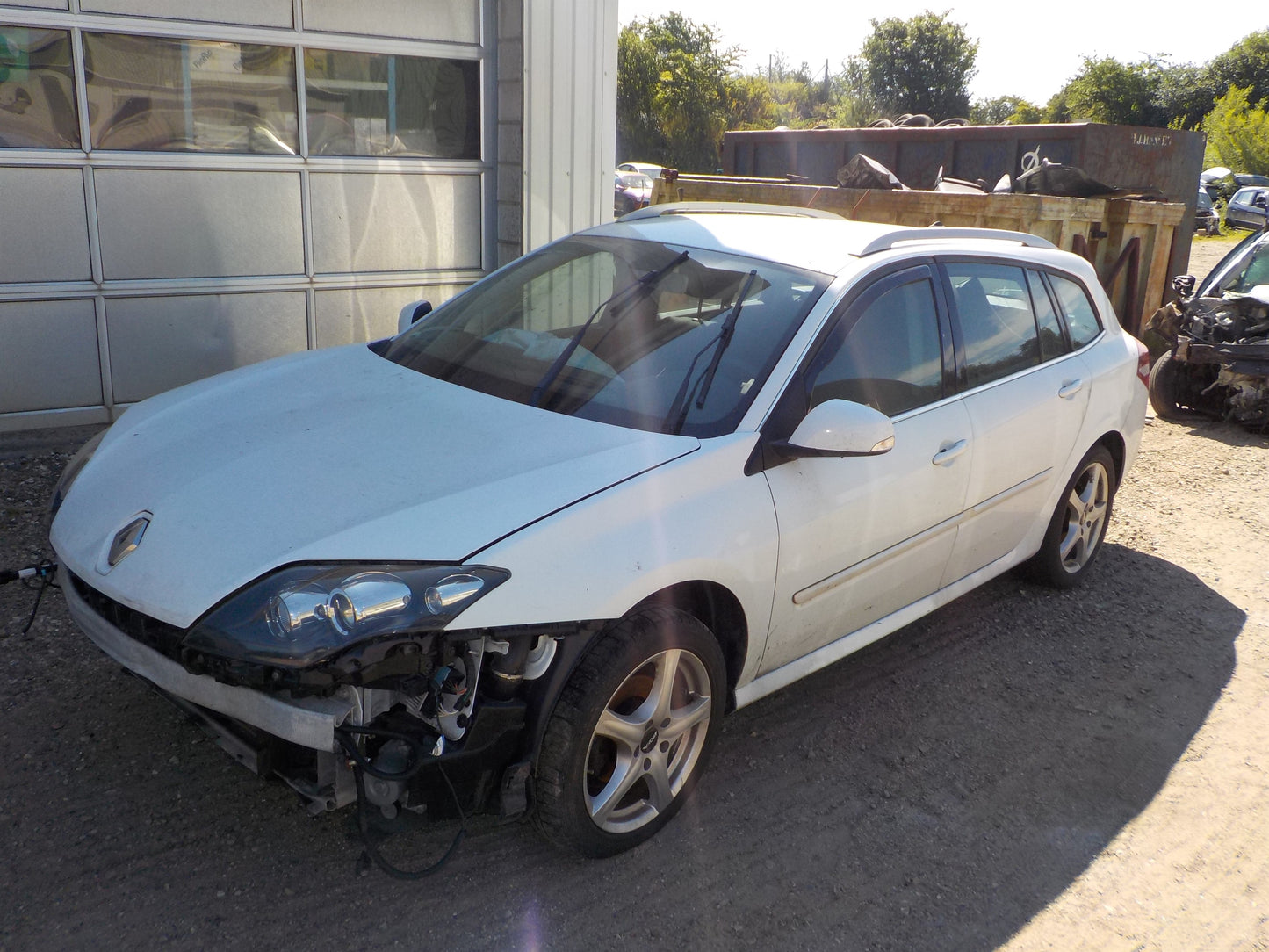 Renault Laguna 3 Pluk-Selv-Bil Med OEM Nr. Ophugger Fra Renault Ophugger