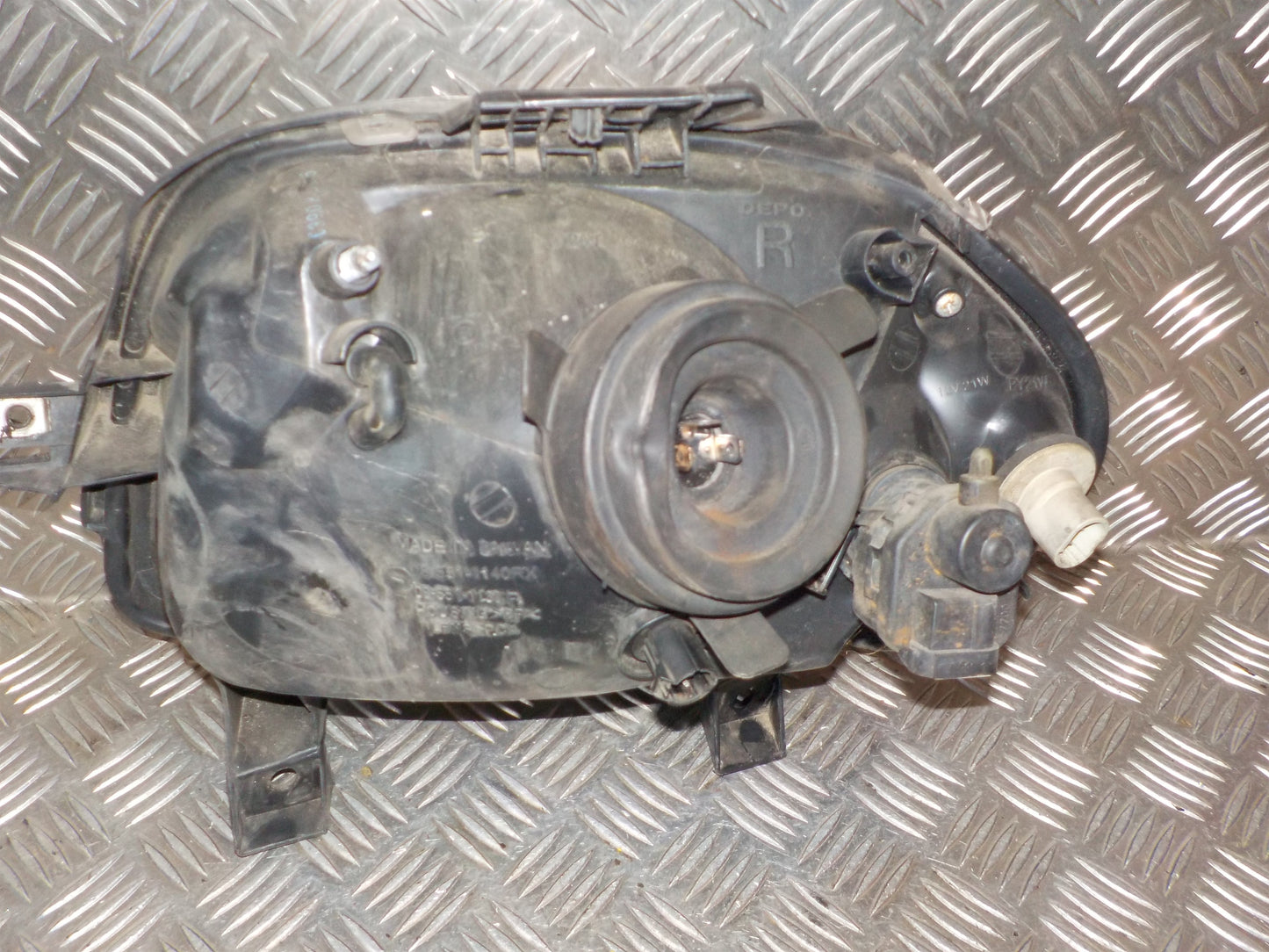 Renault Clio 2 Forlygte Med OEM Nr. 260105183R Fra Renault Ophugger