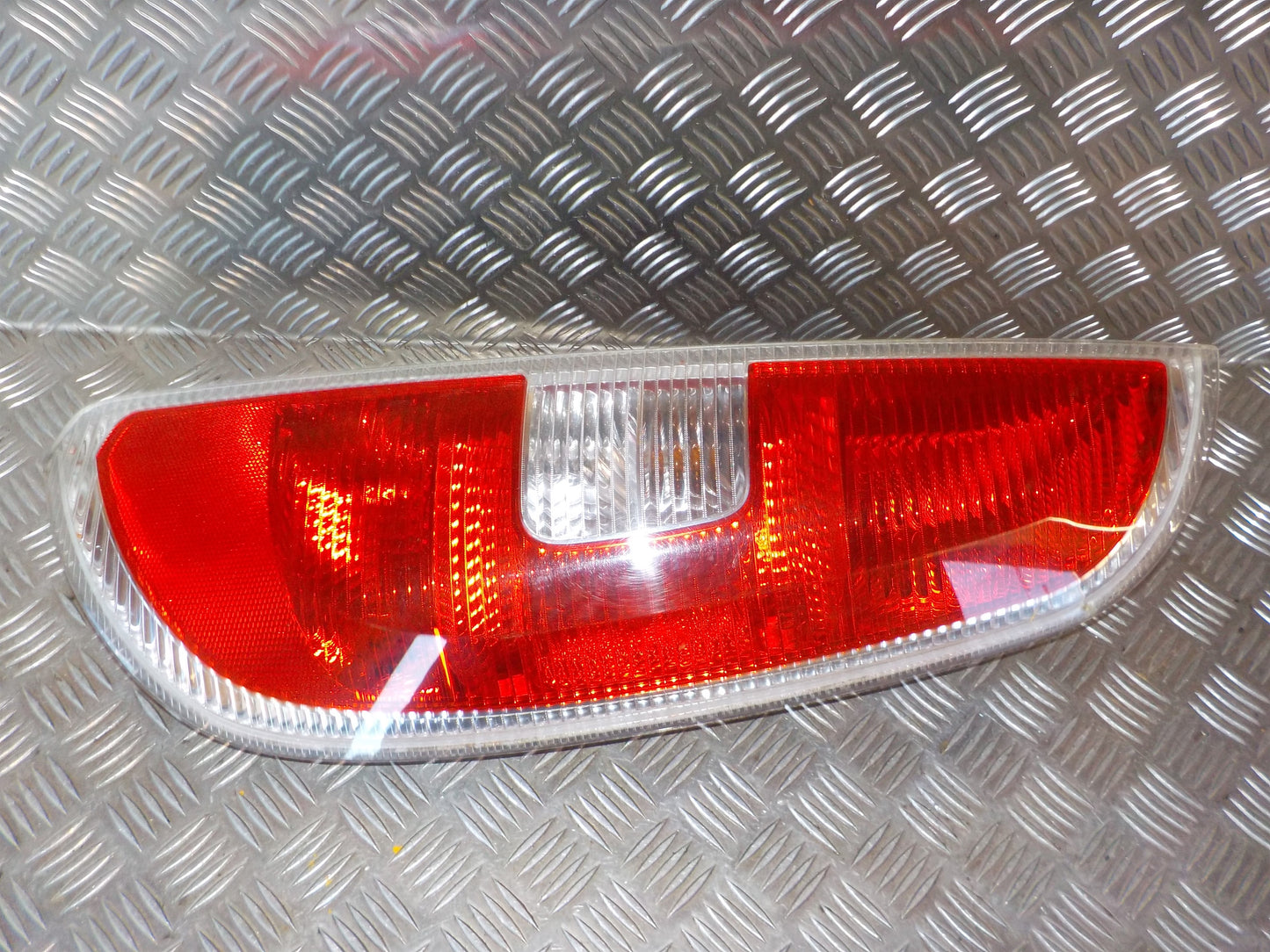 Skoda Roomster Baglygte Med OEM Nr. 5J7945096 Fra Skoda Ophugger