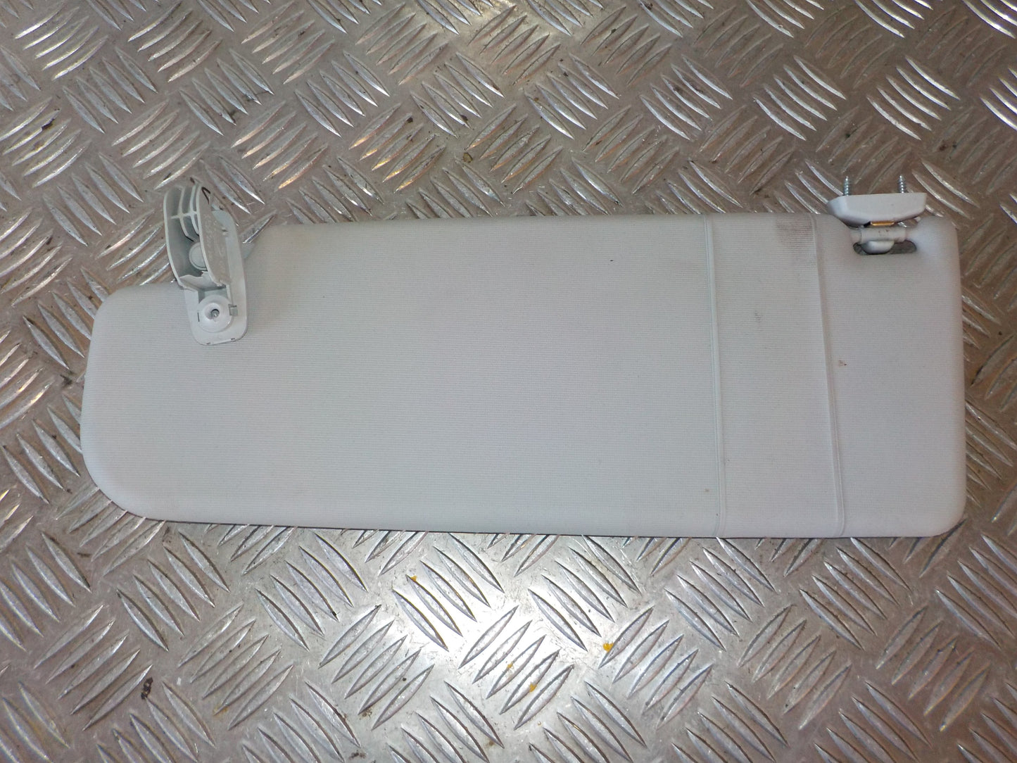 Skoda Roomster Solskærm Med OEM Nr. 5J1857551B Fra Skoda Ophugger