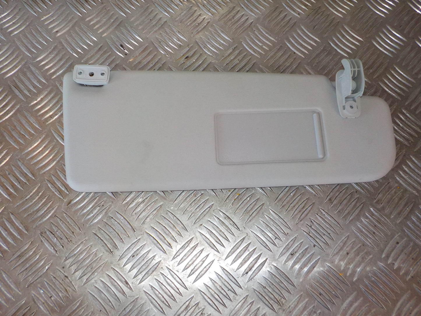 Skoda Roomster Solskærm Med OEM Nr. 5J1857552B Fra Skoda Ophugger