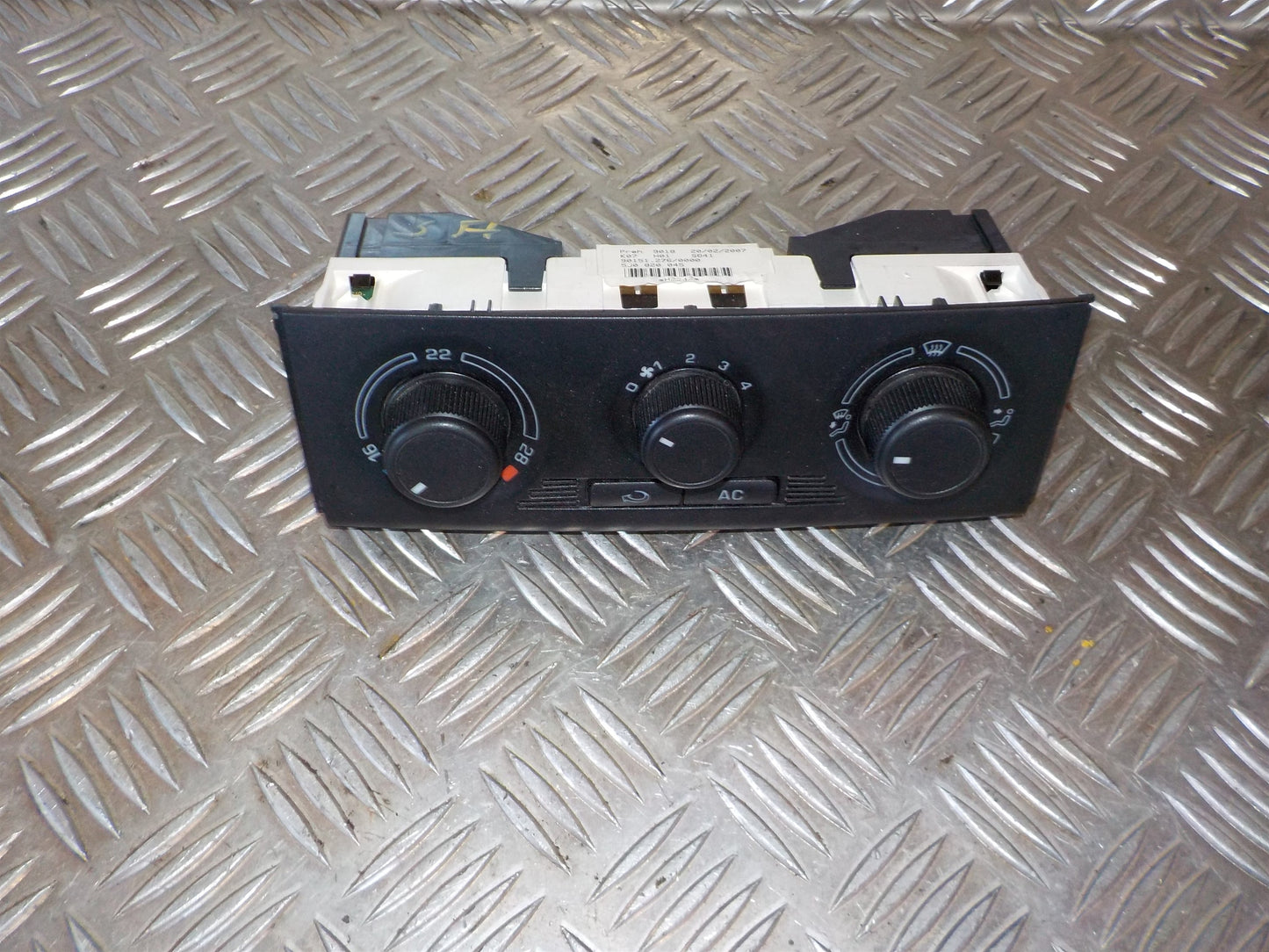 Skoda Roomster Varmeregulering Med OEM Nr. 5J0820045 Fra Skoda Ophugger