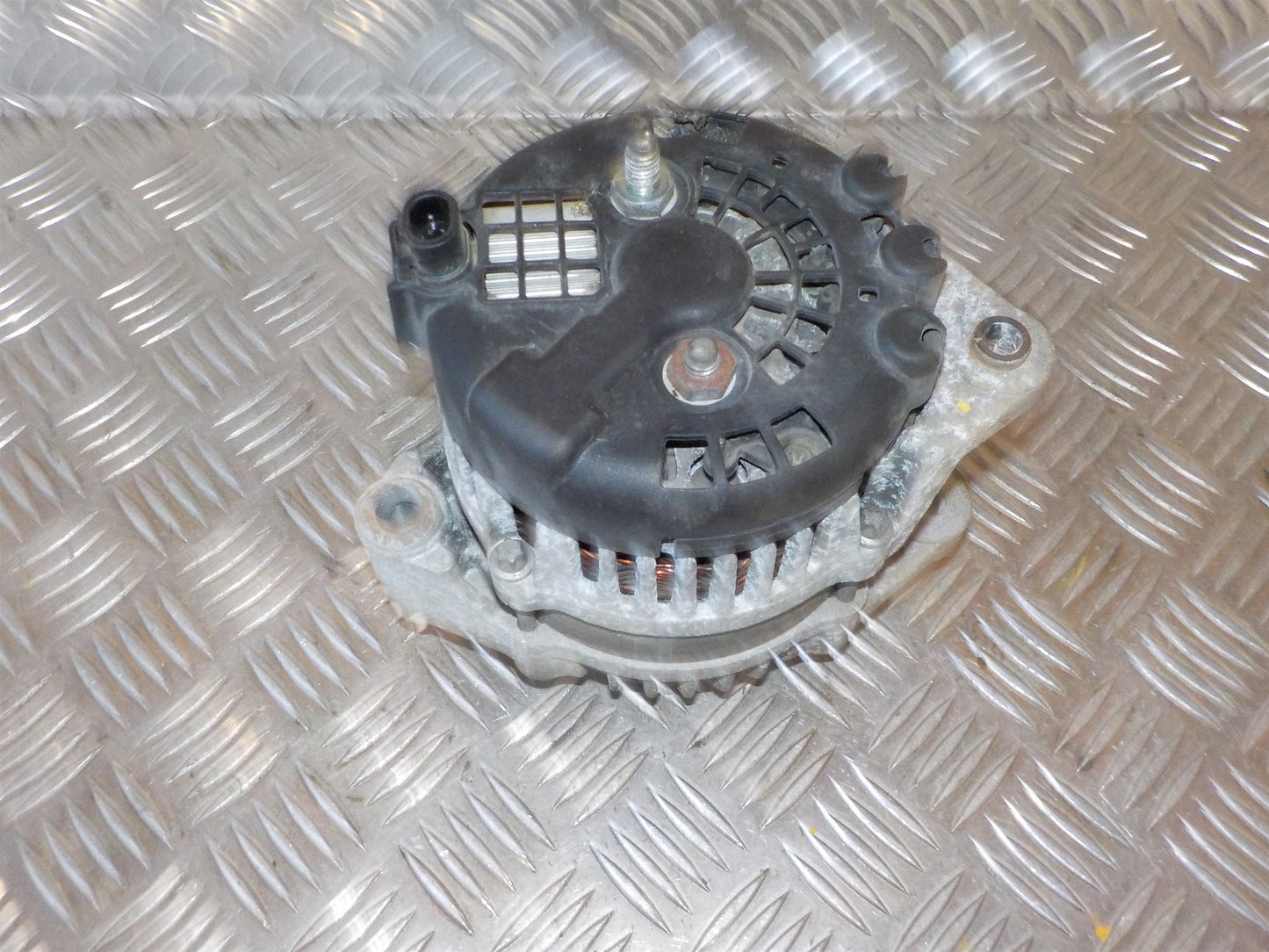 Chevrolet Aveo Generator Med OEM Nr. Ophugger Fra Chevrolet Ophugger