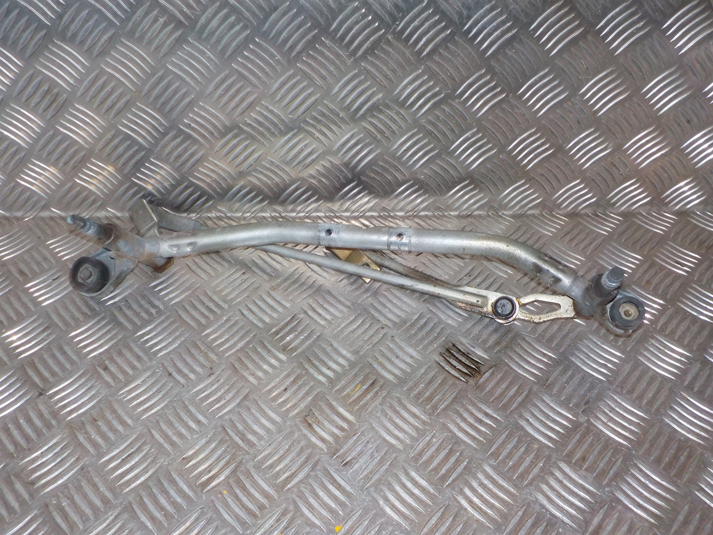 Peugeot 1007 Viskertræk Med OEM Nr. Ophugger Fra Peugeot Ophugger