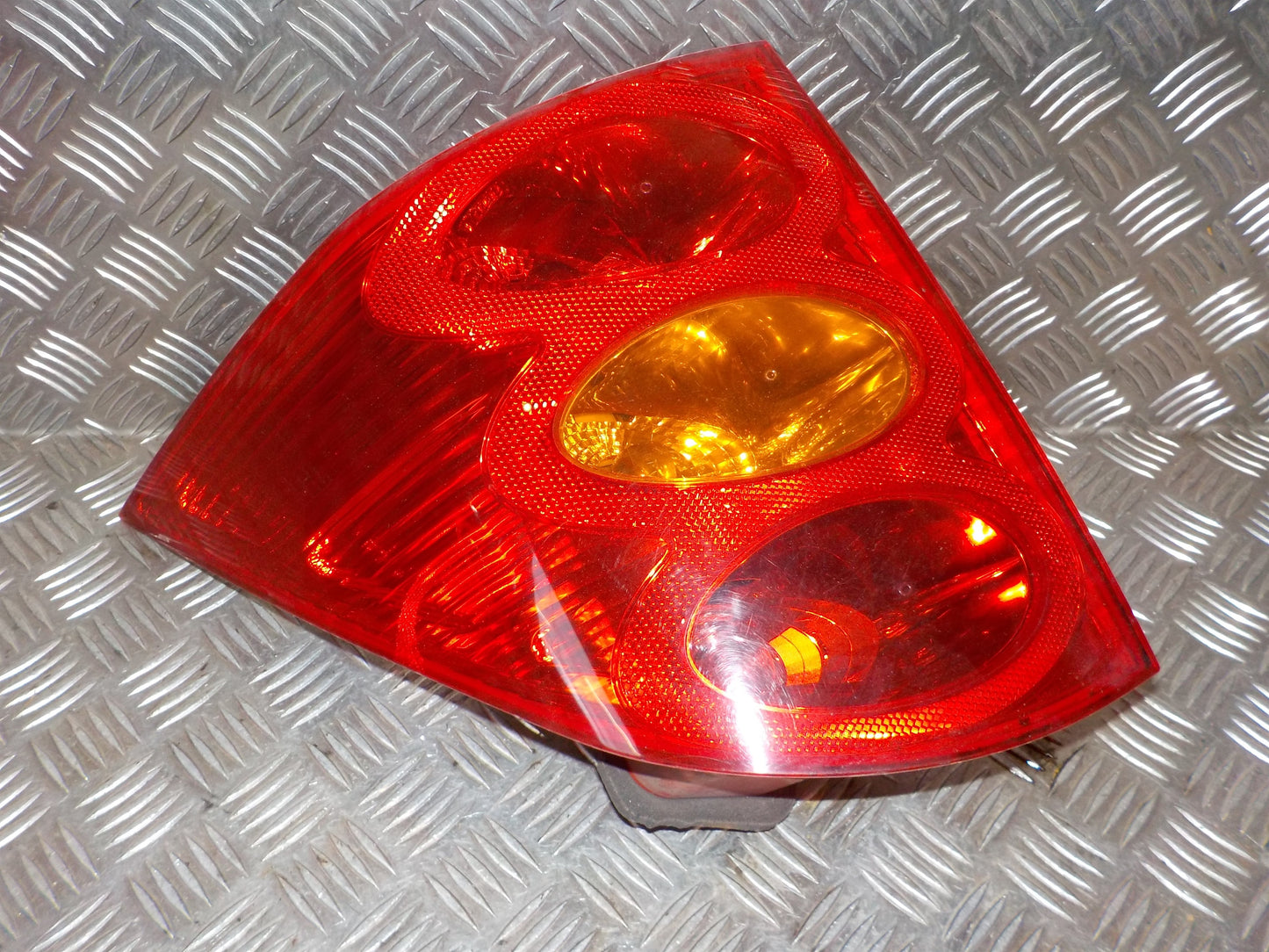 Peugeot 1007 Baglygte Med OEM Nr. 6350V5 Fra Peugeot Ophugger