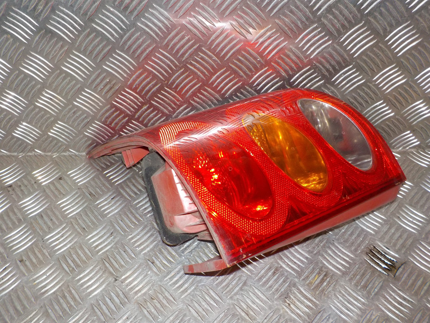 Peugeot 1007 Baglygte Med OEM Nr. 6351V5 Fra Peugeot Ophugger