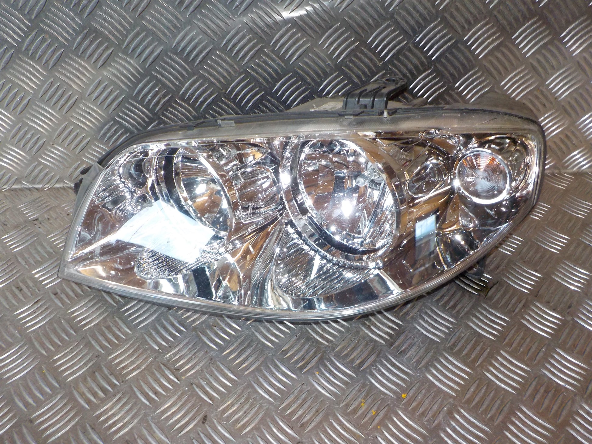 Fiat Punto II Forlygte Med OEM Nr. 51760025 Fra Fiat Ophugger