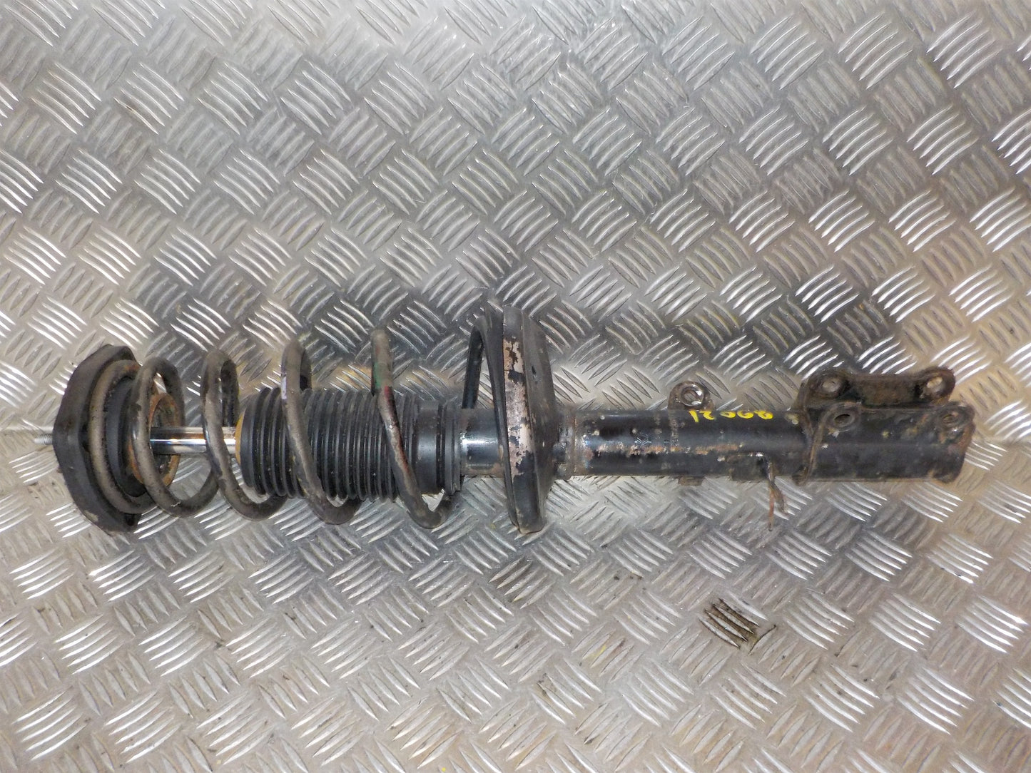 Toyota Corolla 3D-5D Hb E100 Fjederben Bag V Med OEM Nr. Ophugger Fra Toyota Ophugger