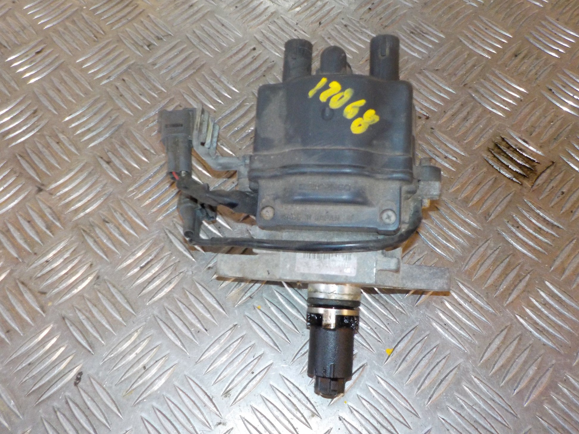 Toyota Corolla 3D–5D HB E100 Strømfordeler El Med OEM Nr. Ophugger Fra Toyota Ophugger