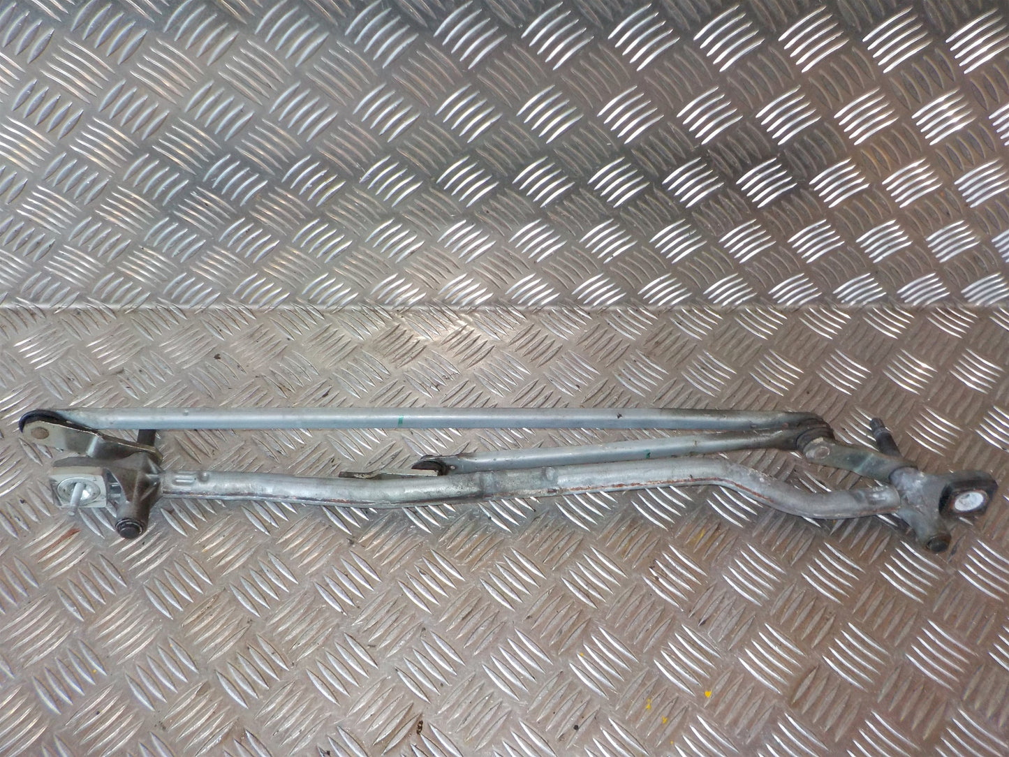 Volvo V70 Viskertræk Med OEM Nr. 31333456 Fra Volvo Ophugger