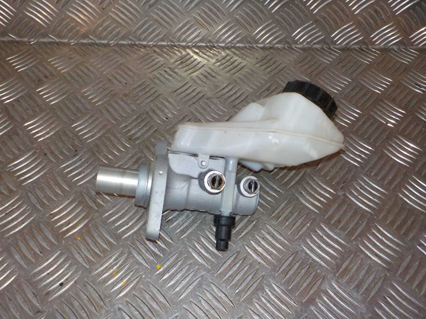 Volvo V70 Bremsehovedcylinder Med OEM Nr. 36010082 Fra Volvo Ophugger