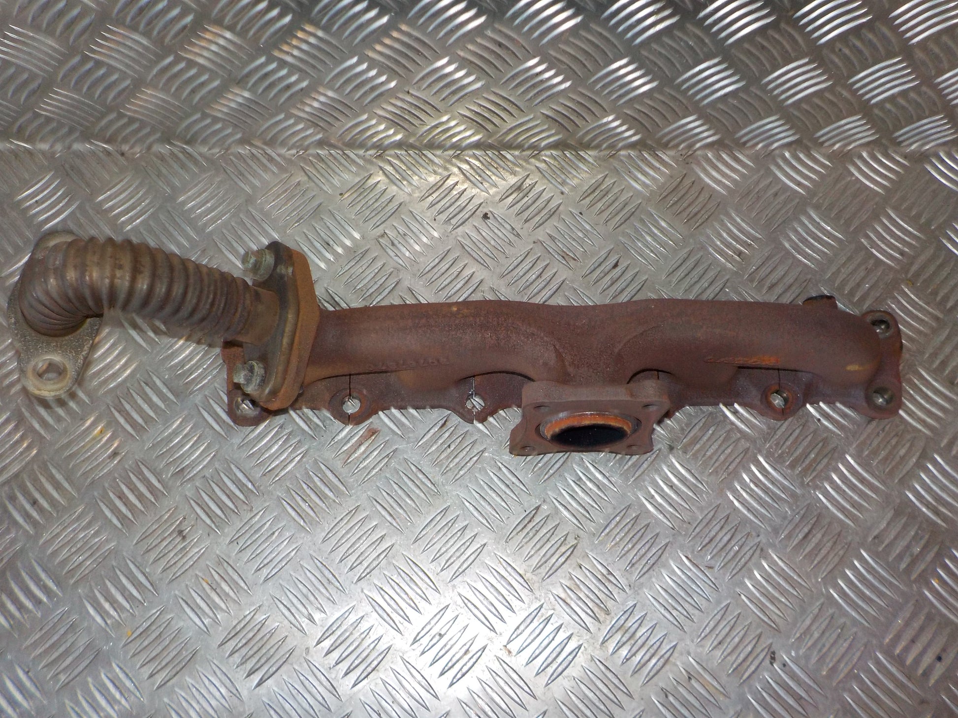 Volvo V70 Manifold Ud Med OEM Nr. 30767870 Fra Volvo Ophugger