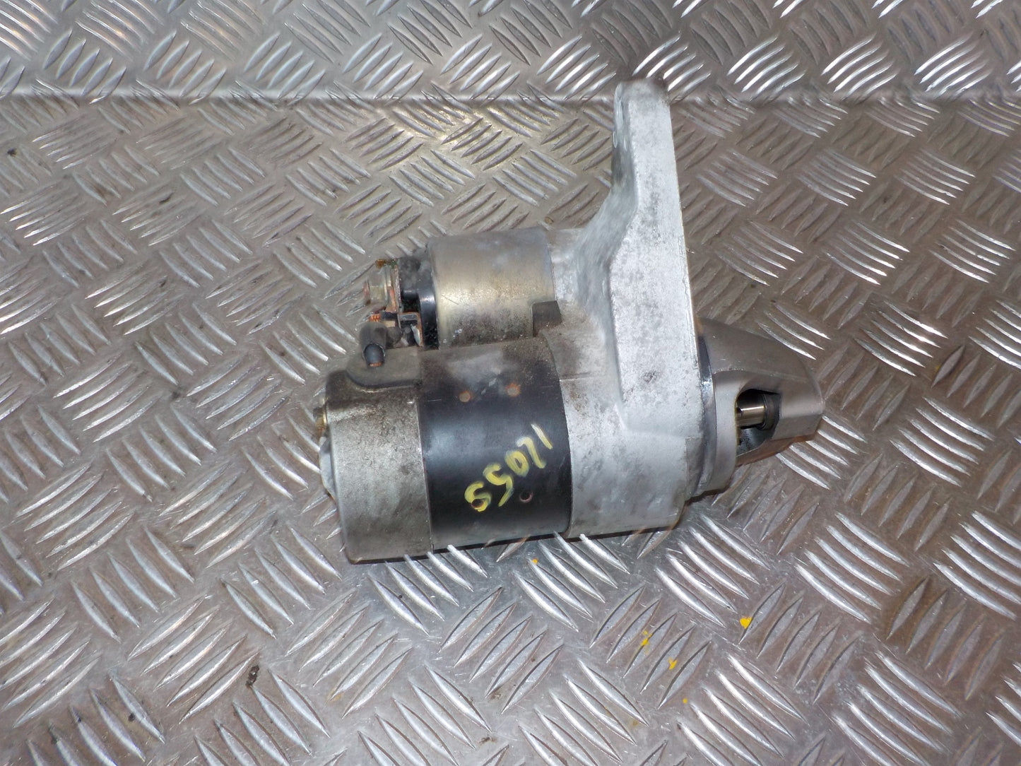 Nissan Primera P12 Starter Med OEM Nr. 233006N205 Fra Nissan Ophugger