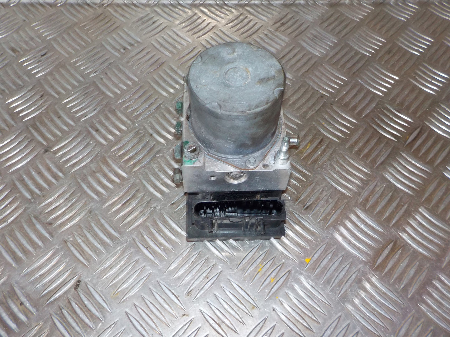 Nissan Primera P12 ABS Pumpe Med OEM Nr. 0265800308 Fra Nissan Ophugger