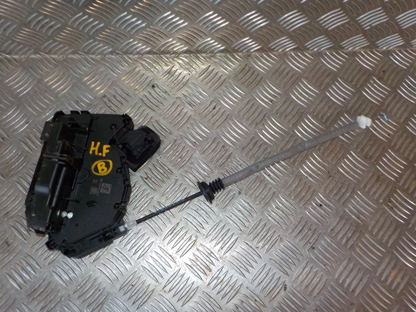 Skoda Fabia Dørlås Med OEM Nr. 5TB837016A Fra Skoda Ophugger