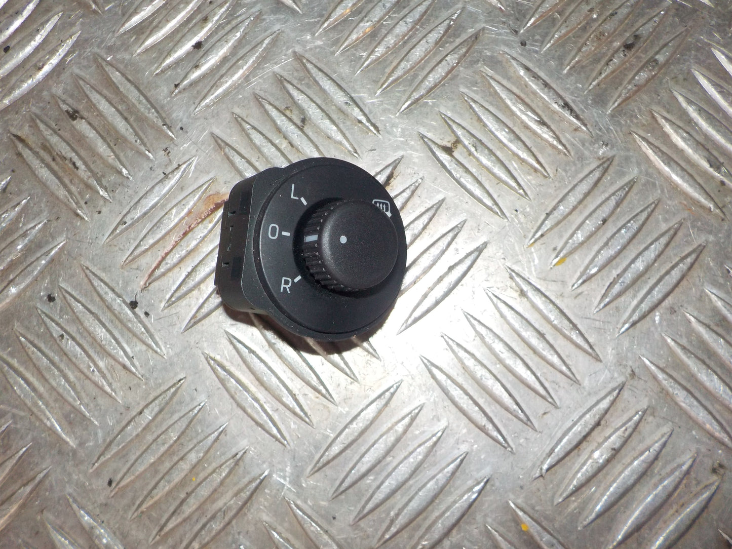 Skoda Fabia Kontakt Sidespejl Med OEM Nr. 5JB959565 Fra Skoda Ophugger