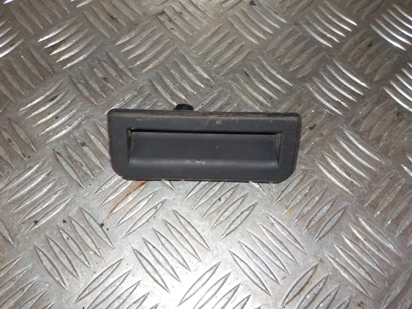 Skoda Fabia Håndtag Udvendig Med OEM Nr. 6V0827566 Fra Skoda Ophugger