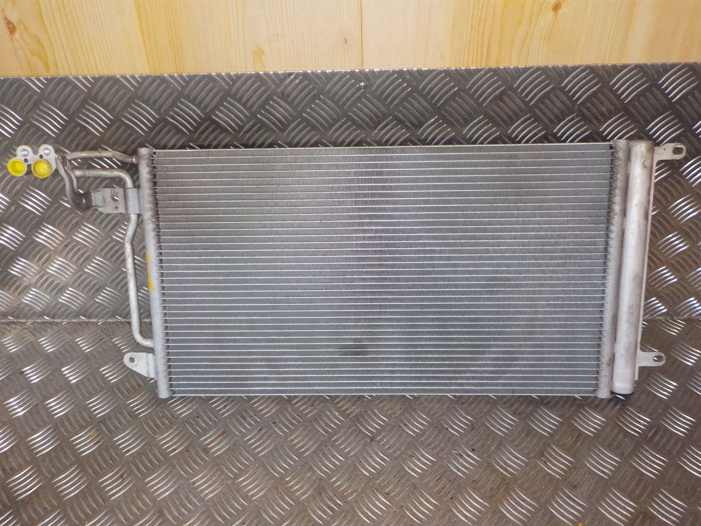 Skoda Fabia Køler Aircond Med OEM Nr. 6C0816411B Fra Skoda Ophugger