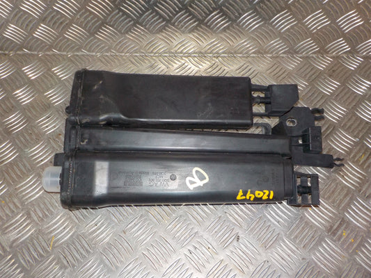 Skoda Octavia Kulbeholder Med OEM Nr. 5Q0201801 Fra Skoda Ophugger
