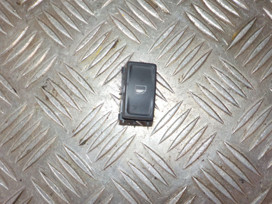 Skoda Octavia Kontakt Rudehejs Med OEM Nr. 5E0959855 Fra Skoda Ophugger