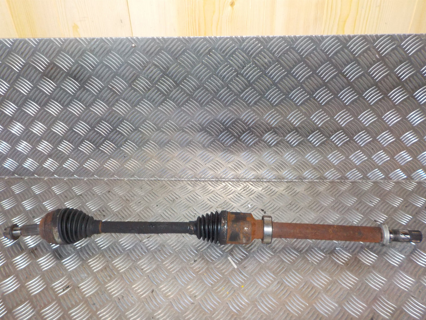 Renault Clio 4 Trækaksel For H Med OEM Nr. 391009101R Fra Renault Ophugger