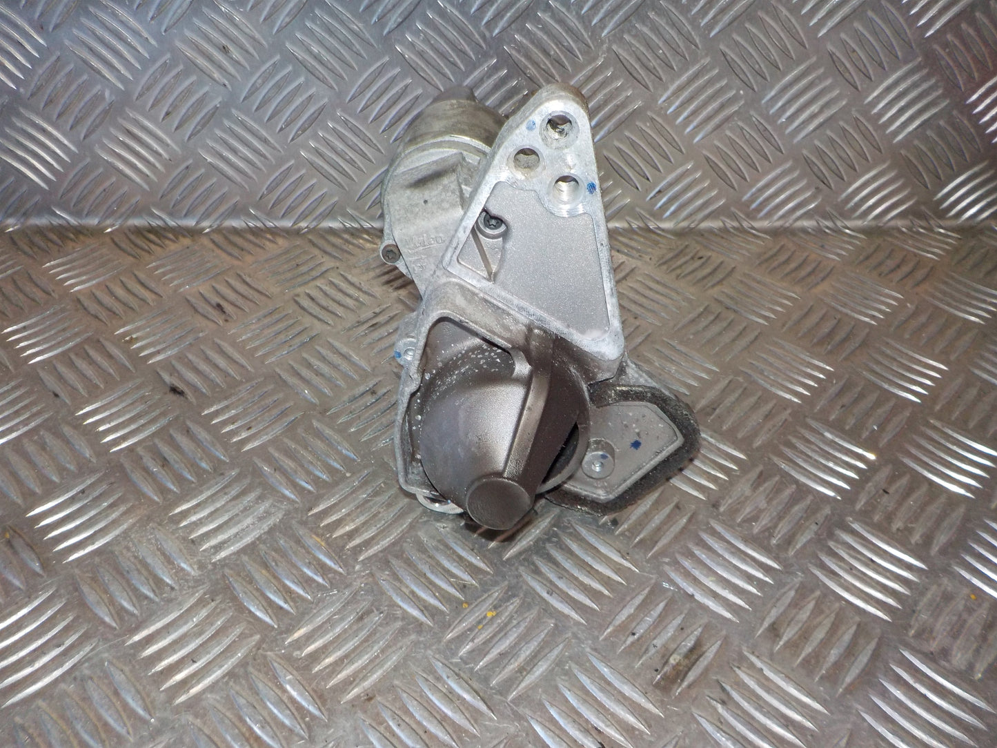 Renault Clio 4 Starter Med OEM Nr. 233009161R Fra Renault Ophugger