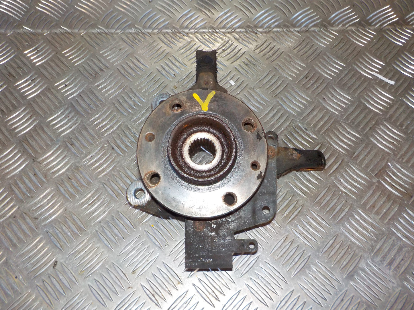 Renault Clio 4 Spindel For V Med OEM Nr. 400158668R Fra Renault Ophugger