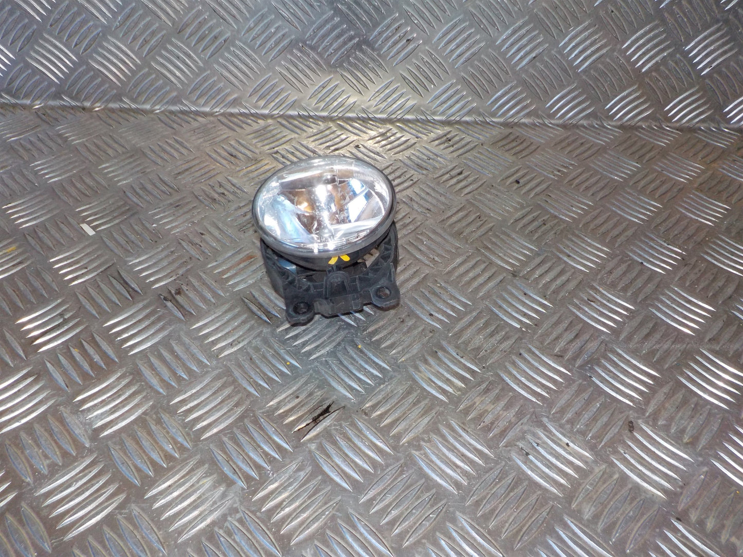 Renault Clio 4 Tågelygte For Med OEM Nr. 261500097R Fra Renault Ophugger