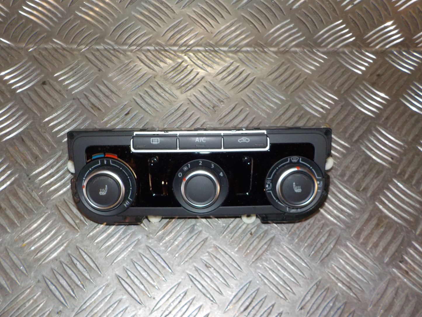 VW Tiguan 5N Varmeregulering Med OEM Nr. 7N0907426CA Fra VW Ophugger