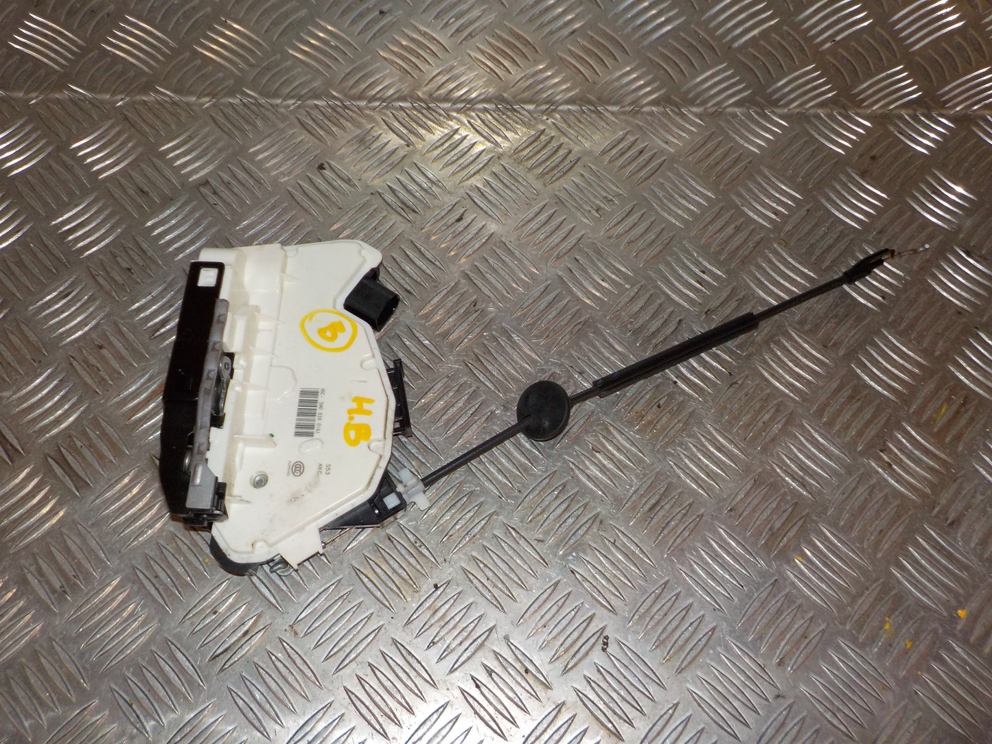 VW Tiguan 5N Dørlås Med OEM Nr. 5N0837016J Fra VW Ophugger