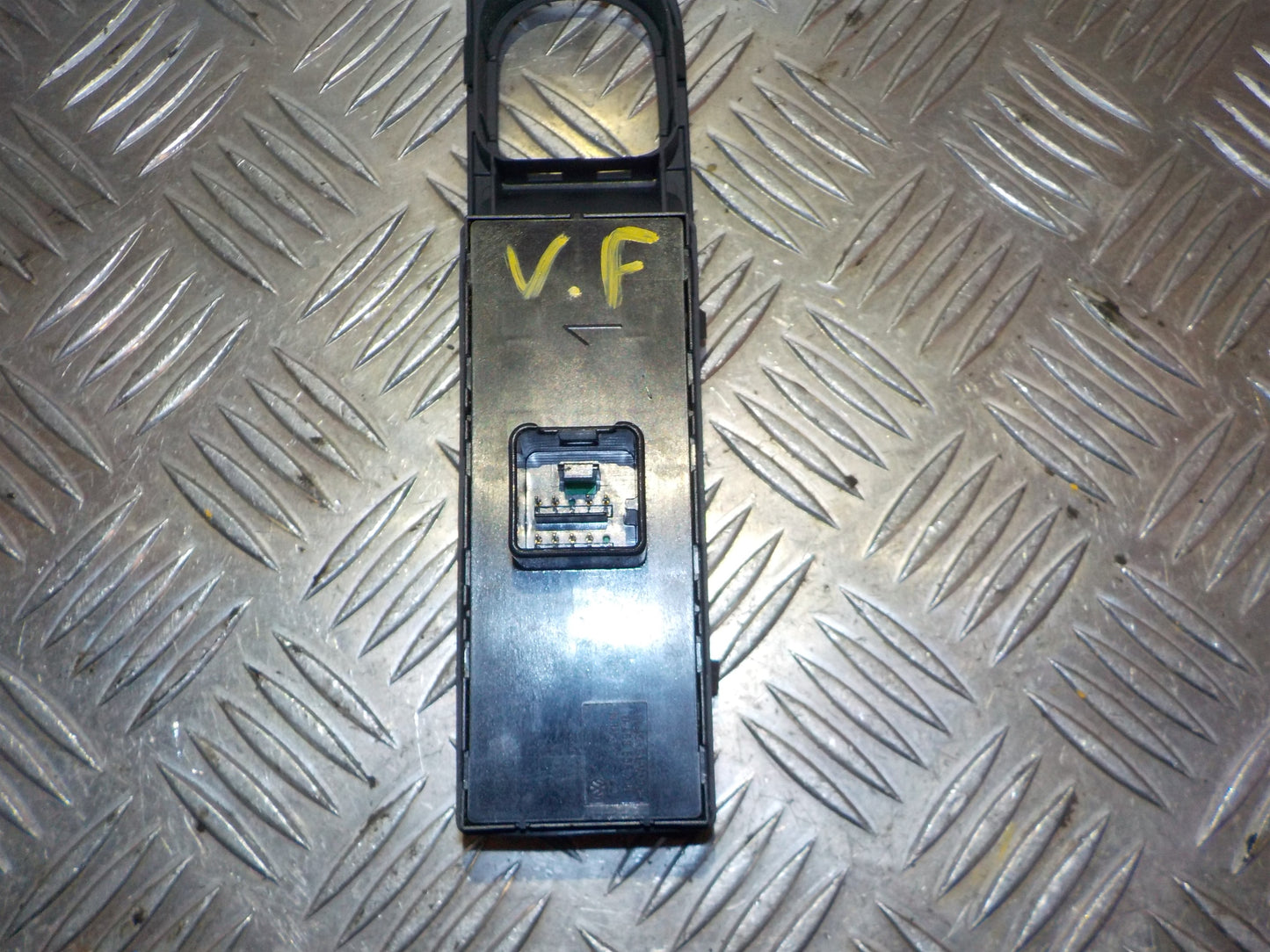 VW Tiguan 5N Kontakt Rudehejs Med OEM Nr. 1K4959857B Fra VW Ophugger