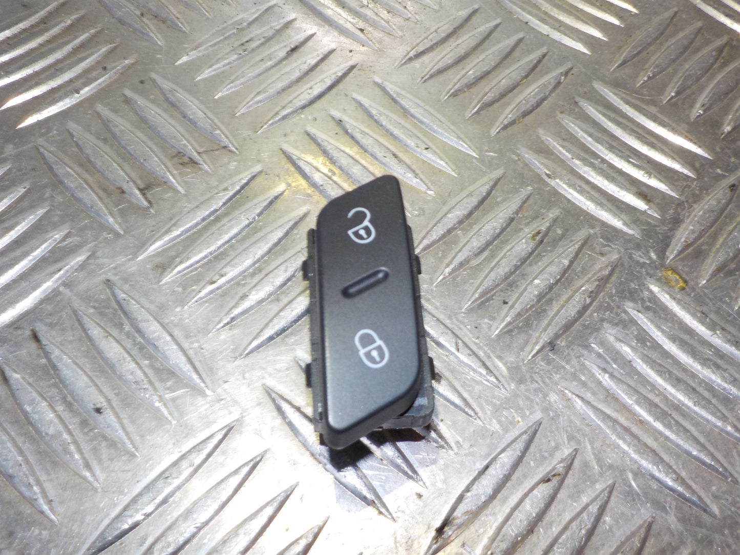 VW Tiguan 5N Kontakt Diverse Med OEM Nr. 1K0962125B Fra VW Ophugger