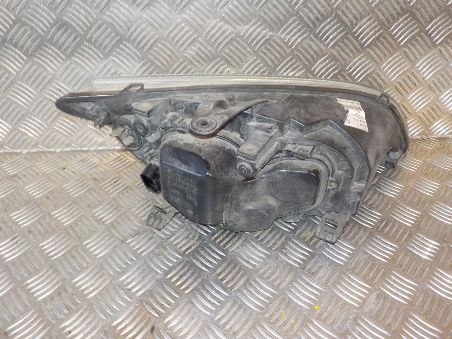 Ford Focus Forlygte Med OEM Nr. 4M5113W030AC Fra Ford Ophugger