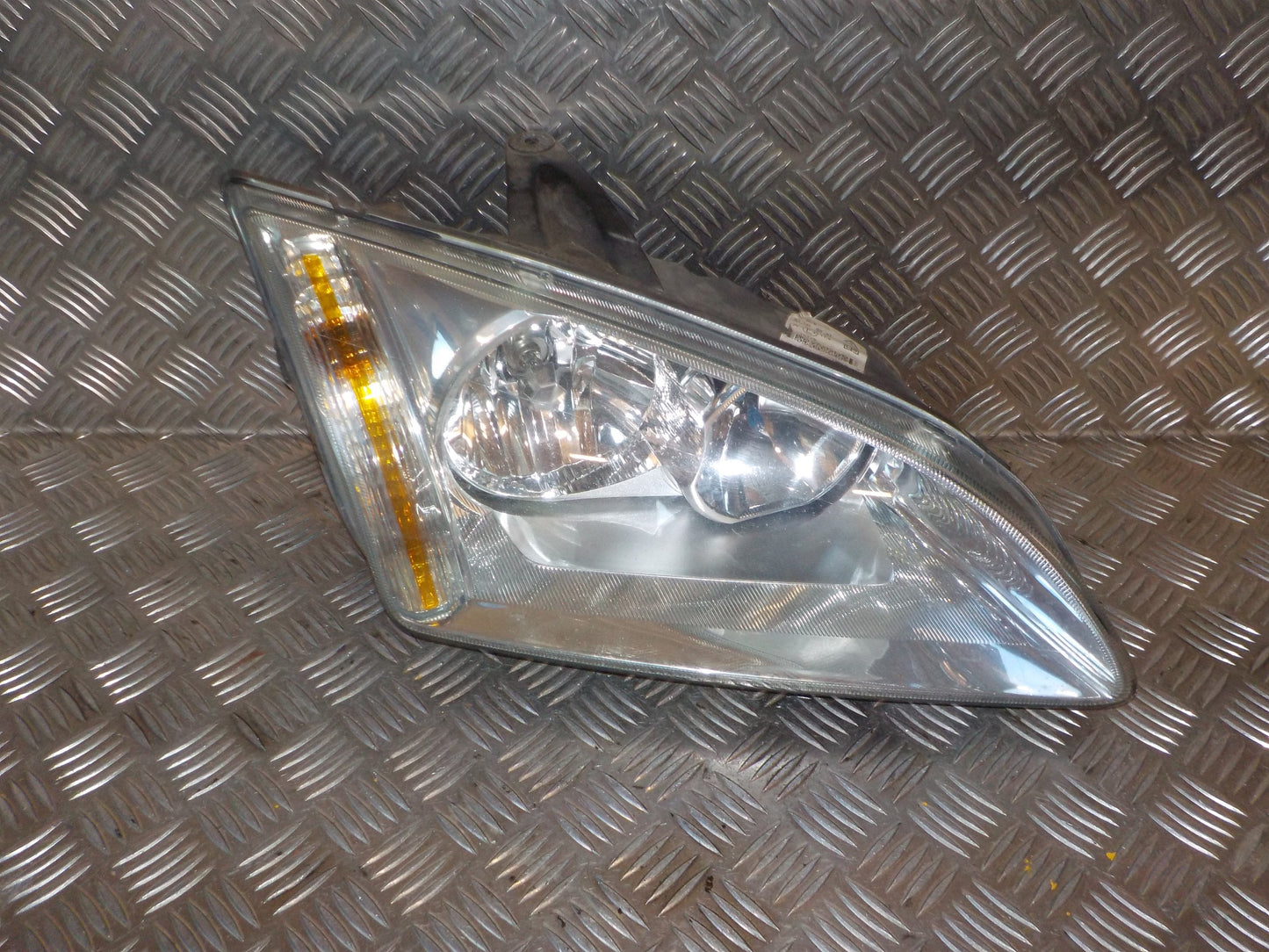 Ford Focus Forlygte Med OEM Nr. 4M5113029AC Fra Ford Ophugger