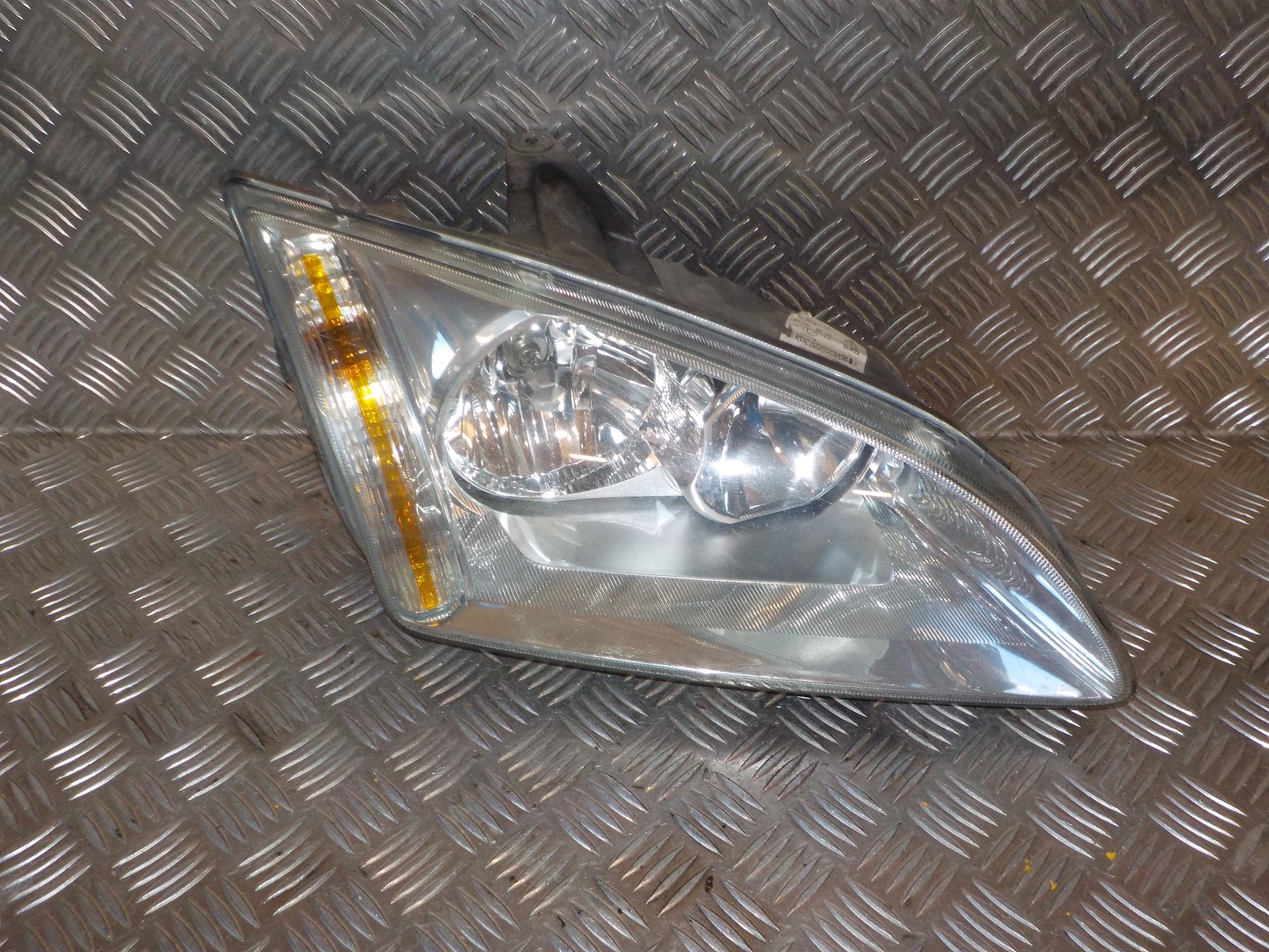 Ford Focus Forlygte Med OEM Nr. 4M5113029AC Fra Ford Ophugger