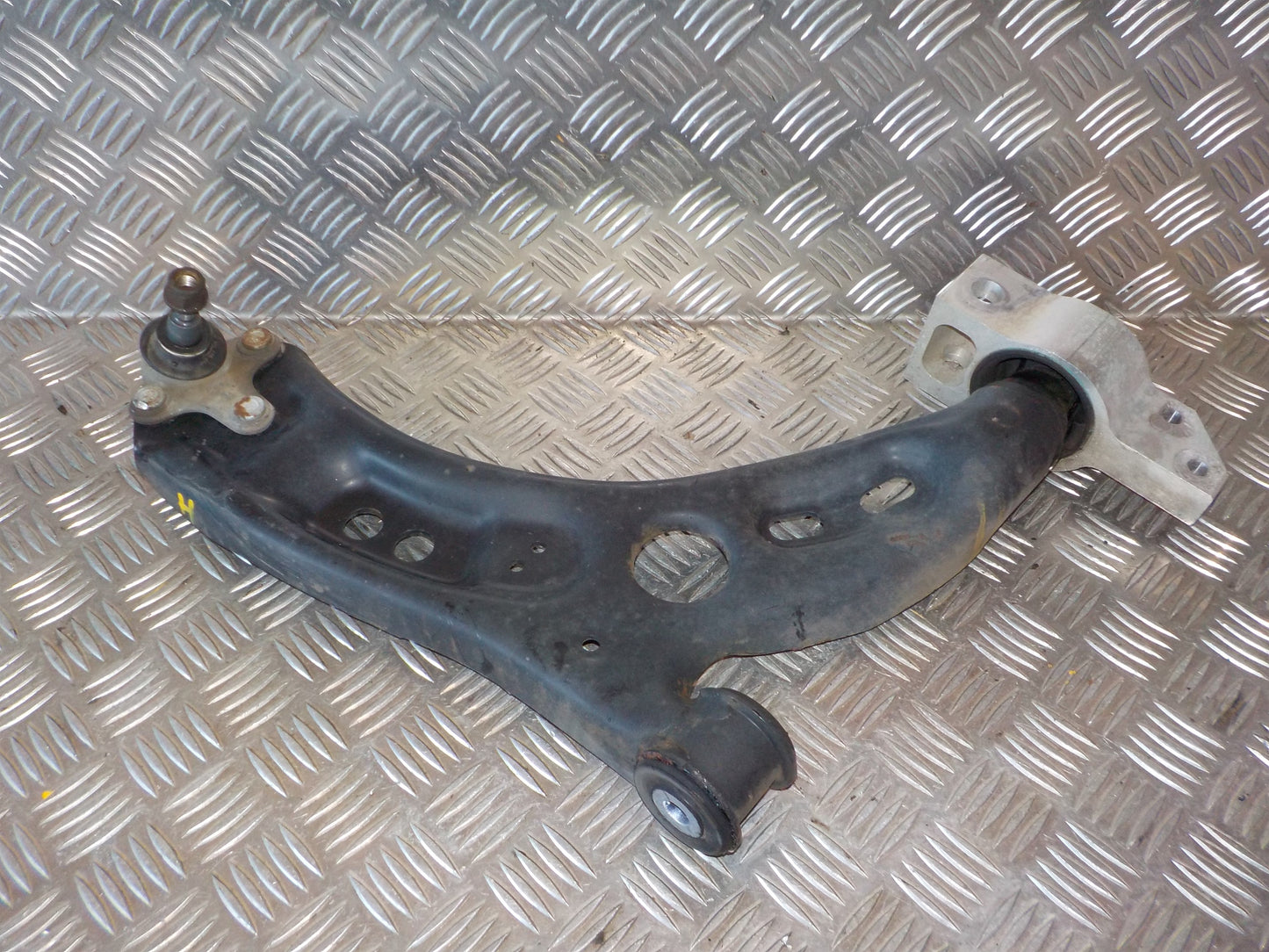 VW Tiguan 5N Bærearm F.N. H Med OEM Nr. 1K0407166C Fra VW Ophugger