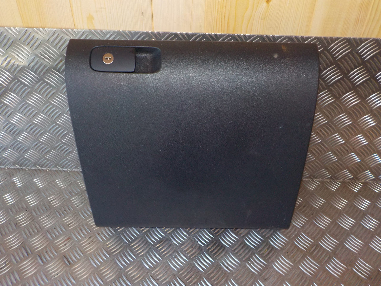 VW Tiguan 5N Handskerum Med OEM Nr. 5M1857097Q Fra VW Ophugger