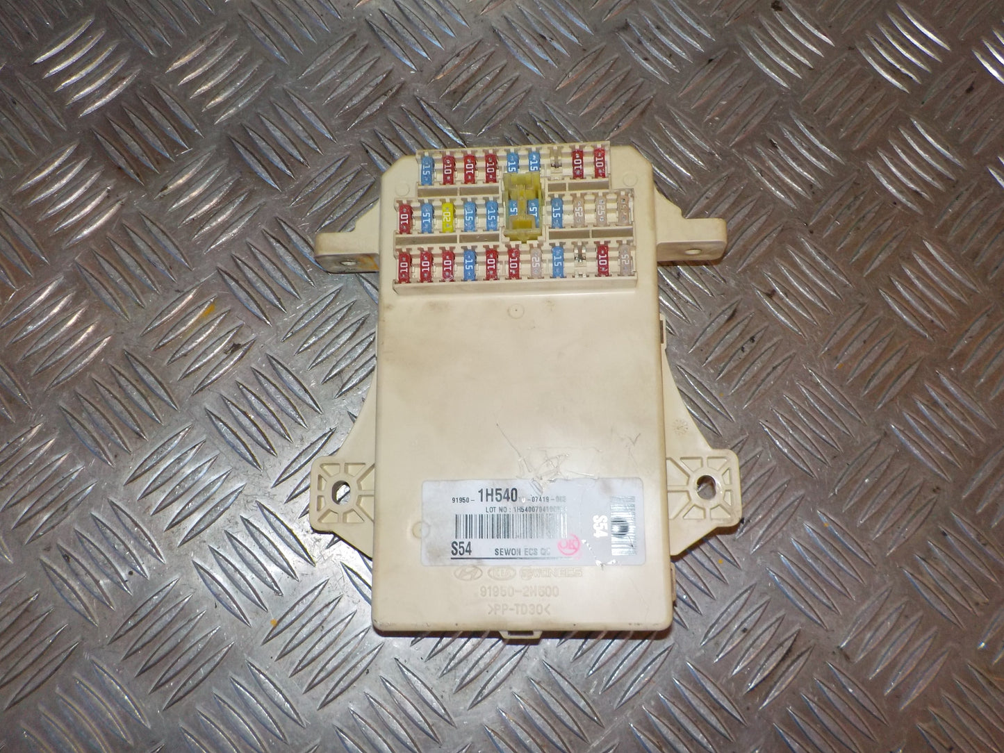 Kia Ceed Sikringsboks Med OEM Nr. 919501H540 Fra Kia Ophugger